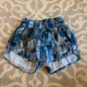 Lululemon Blue Printed Tracker Shorts Size 4